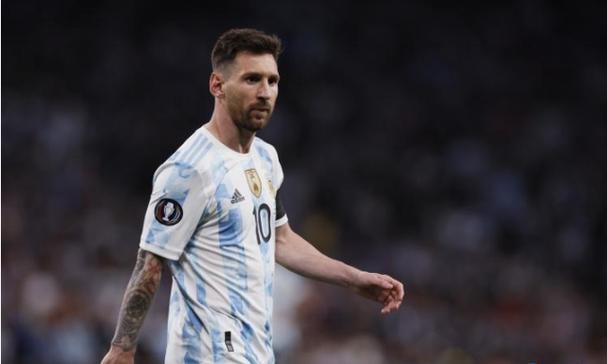 香港中英剧团话剧《血色双城记》在京首演